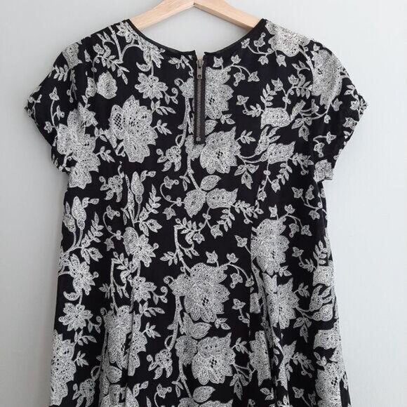 SILENCE + NOISE UO Floral Mini Dress Flowy Lightweight B&W Sz M - Picture 9 of 14